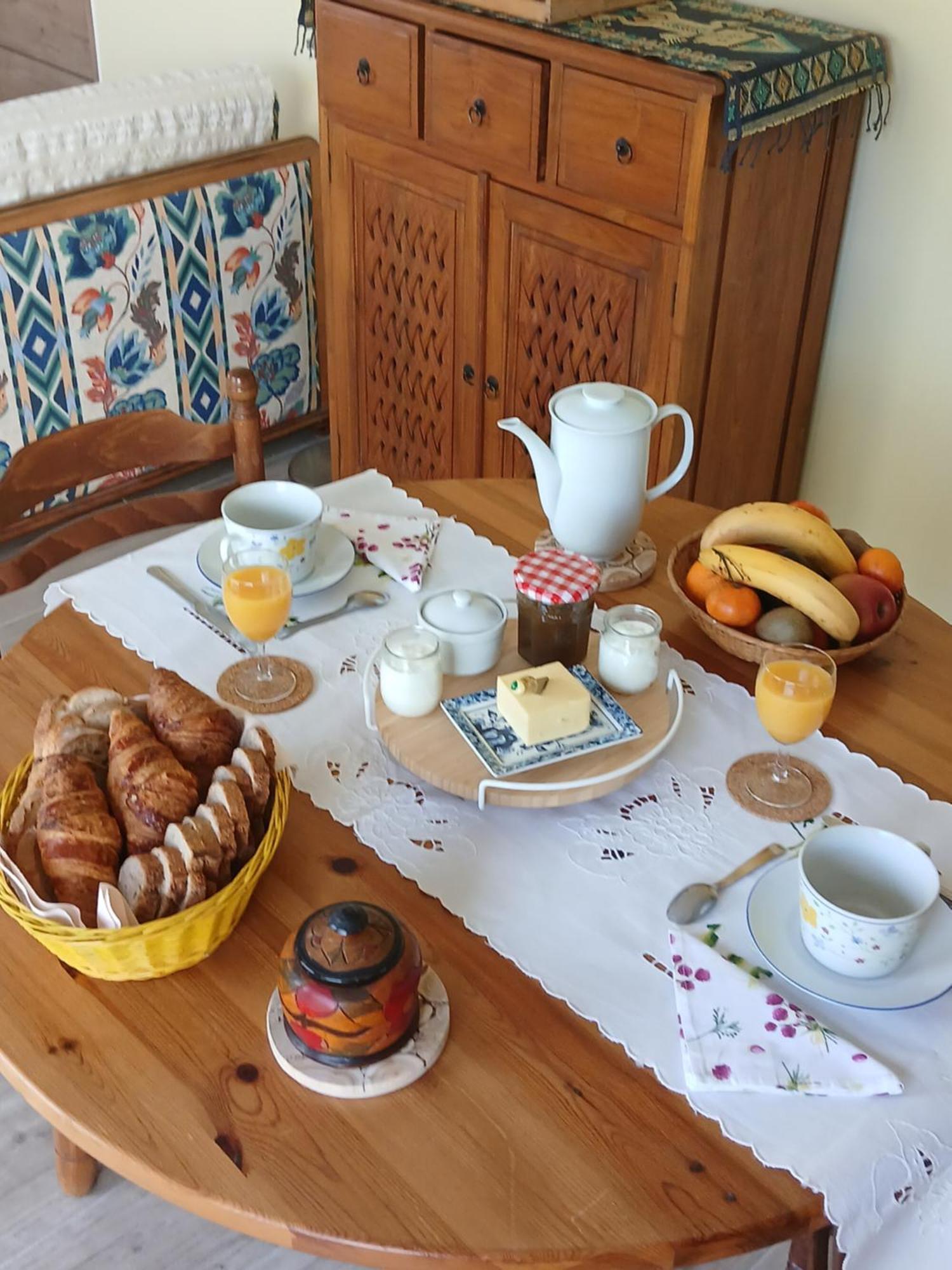 Les Trois Salazes Bed & Breakfast Cambrai Exterior photo